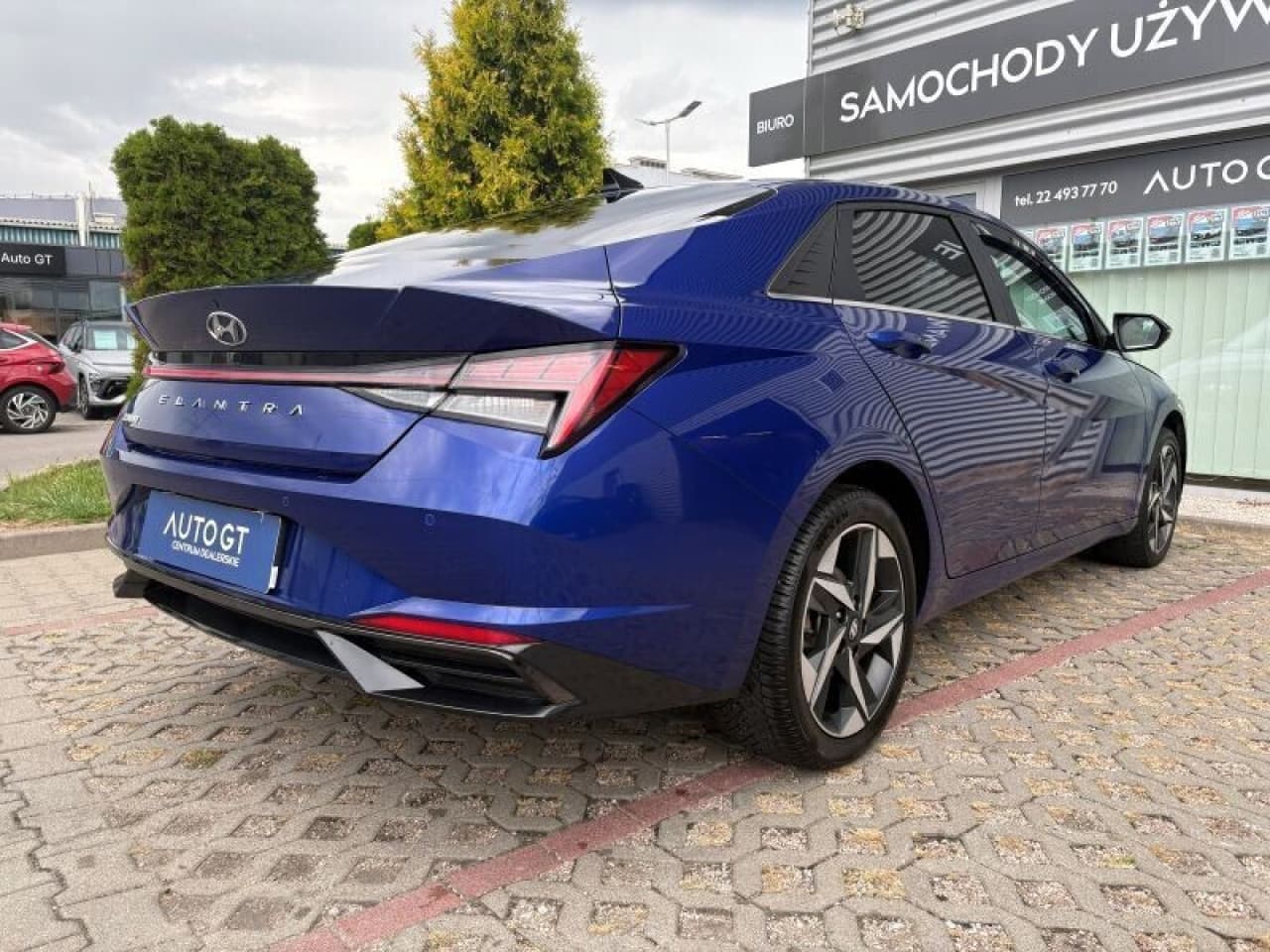 Hyundai Elantra - zdjęcie 2