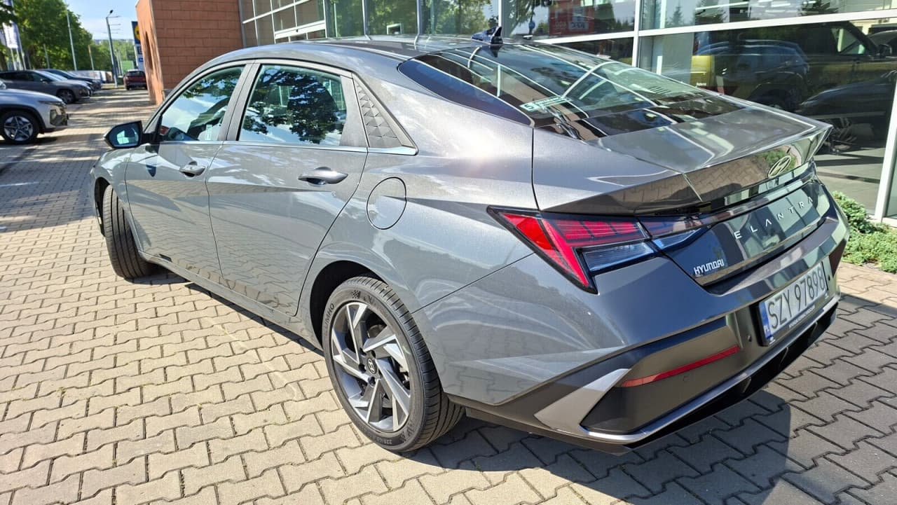 Hyundai Elantra - zdjęcie 4